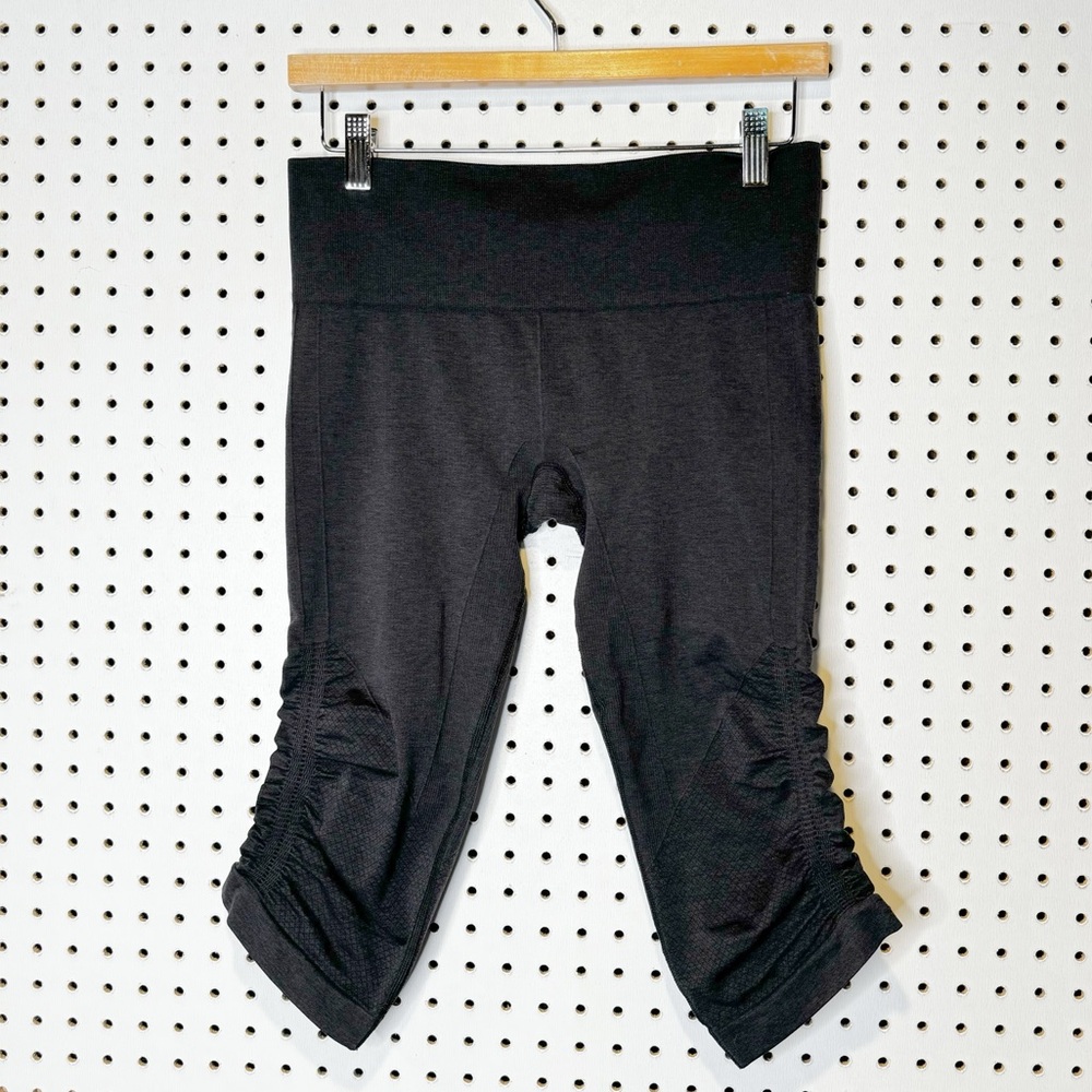 Lululemon | Seamless Crop Yoga Pants in‎ Black Sz. 6